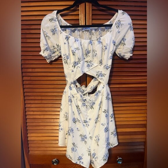Hollister Blue Floral Backless Romper - Picture 1 of 7